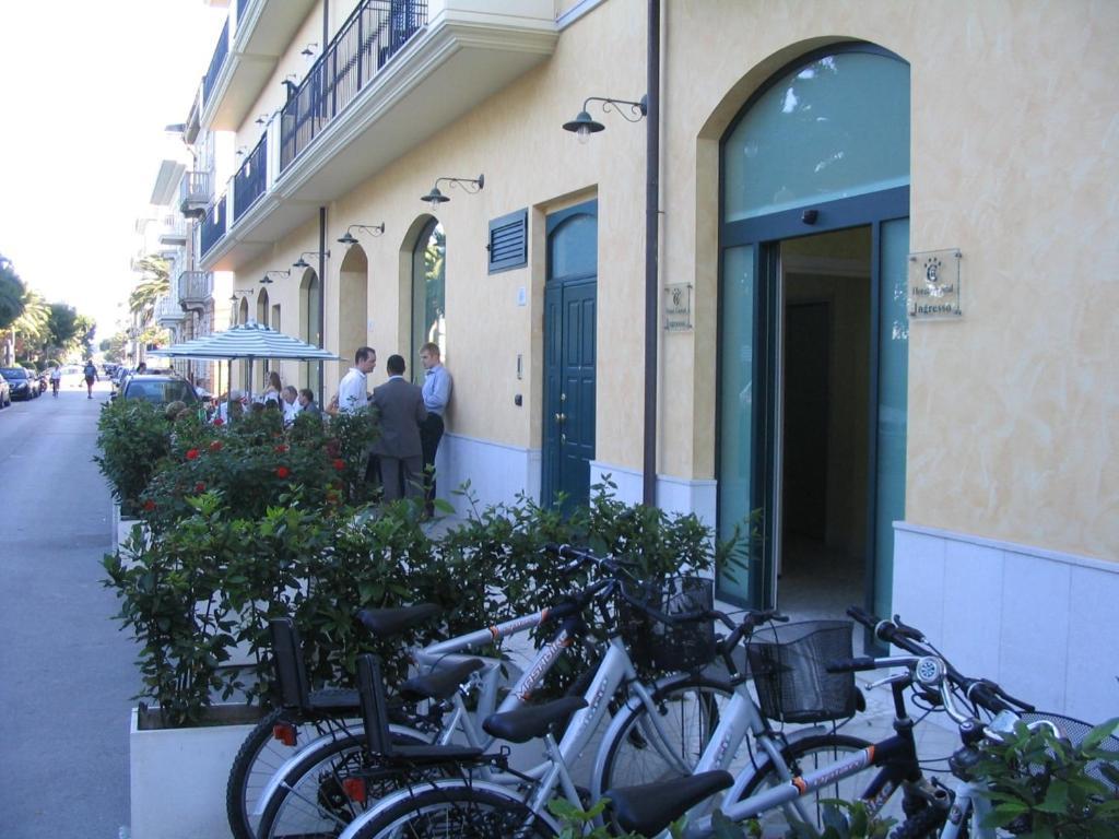 Hotel Capital Cupra Marittima Exterior photo